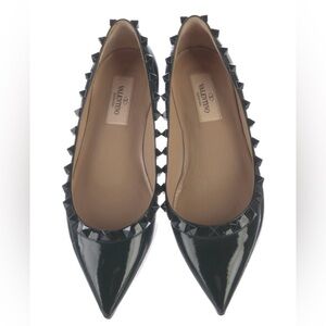 Valentino

Rockstud Accents Patent Leather Flats